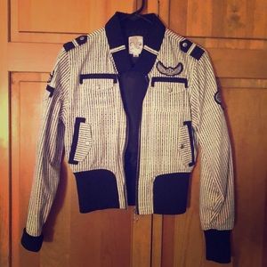 Crop jacket with wings on the back